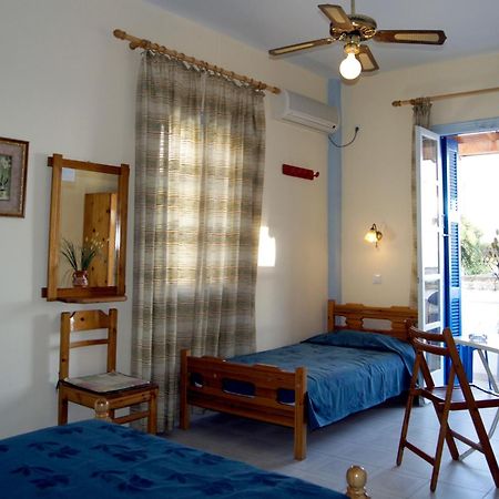Idroussa Apartment Batsi  Ruang foto