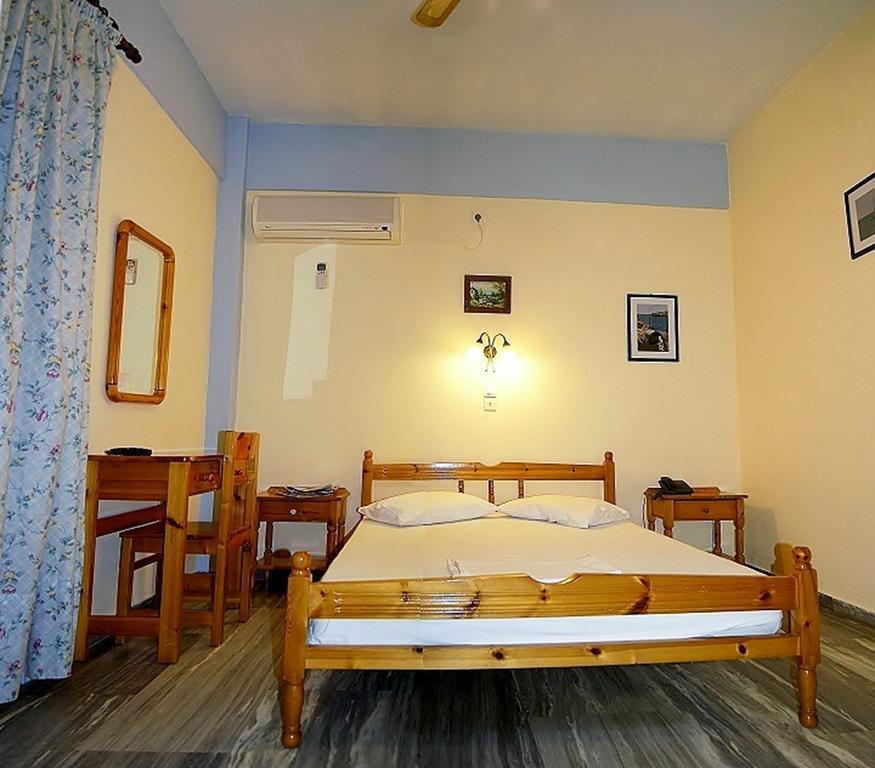 Idroussa Apartment Batsi  Ruang foto