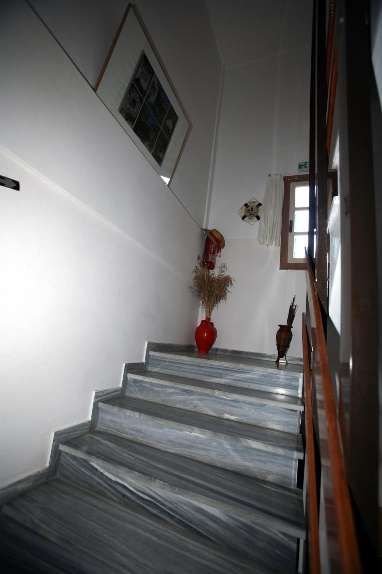 Idroussa Apartment Batsi  Bagian luar foto