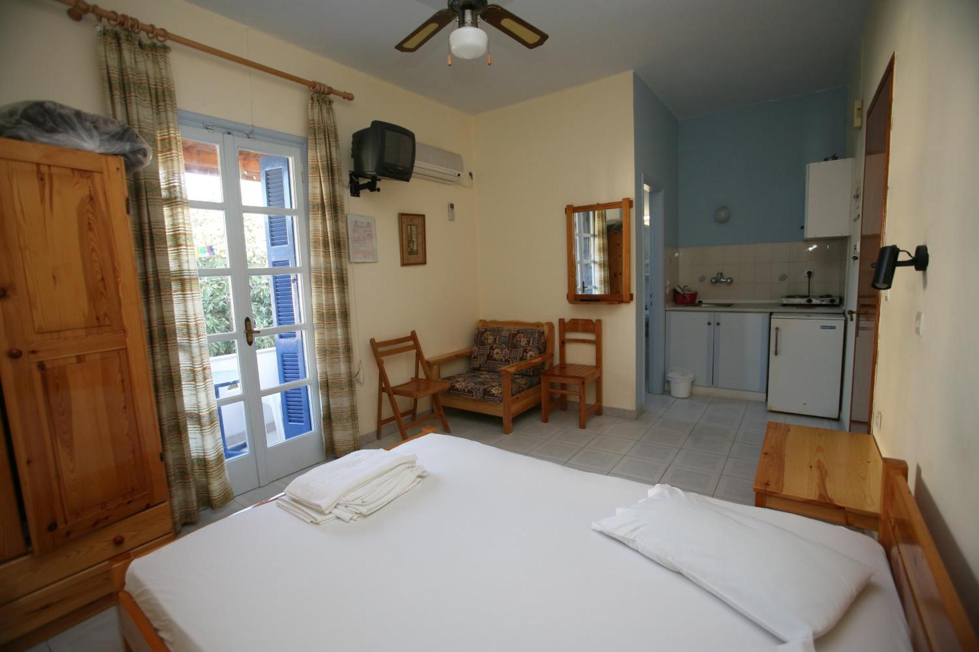 Idroussa Apartment Batsi  Ruang foto