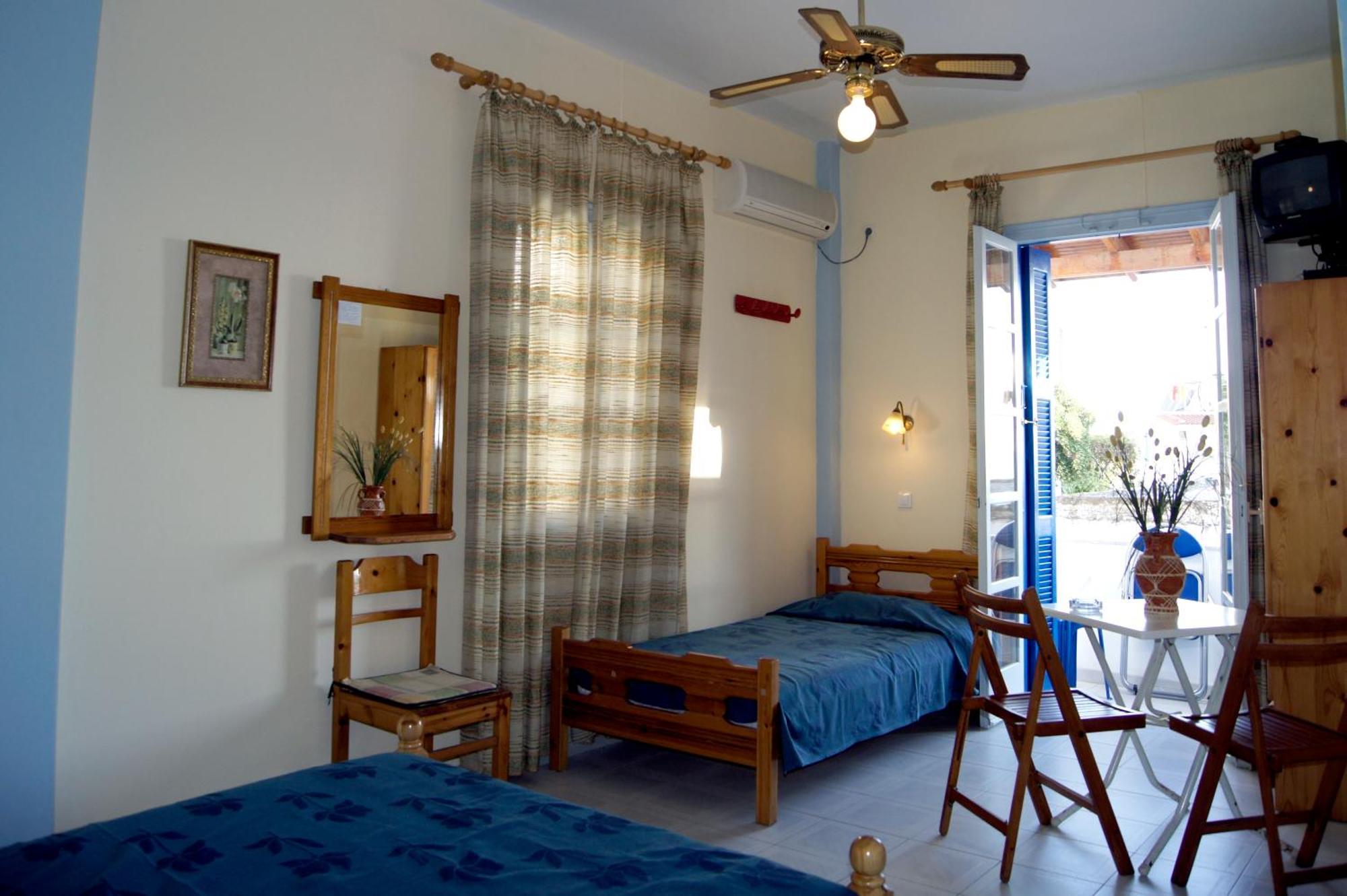 Idroussa Apartment Batsi  Ruang foto