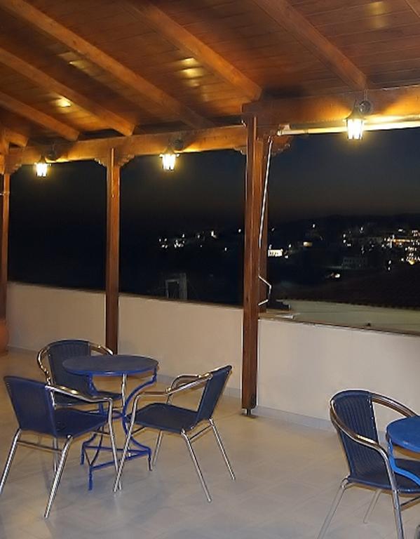 Idroussa Apartment Batsi  Bagian luar foto