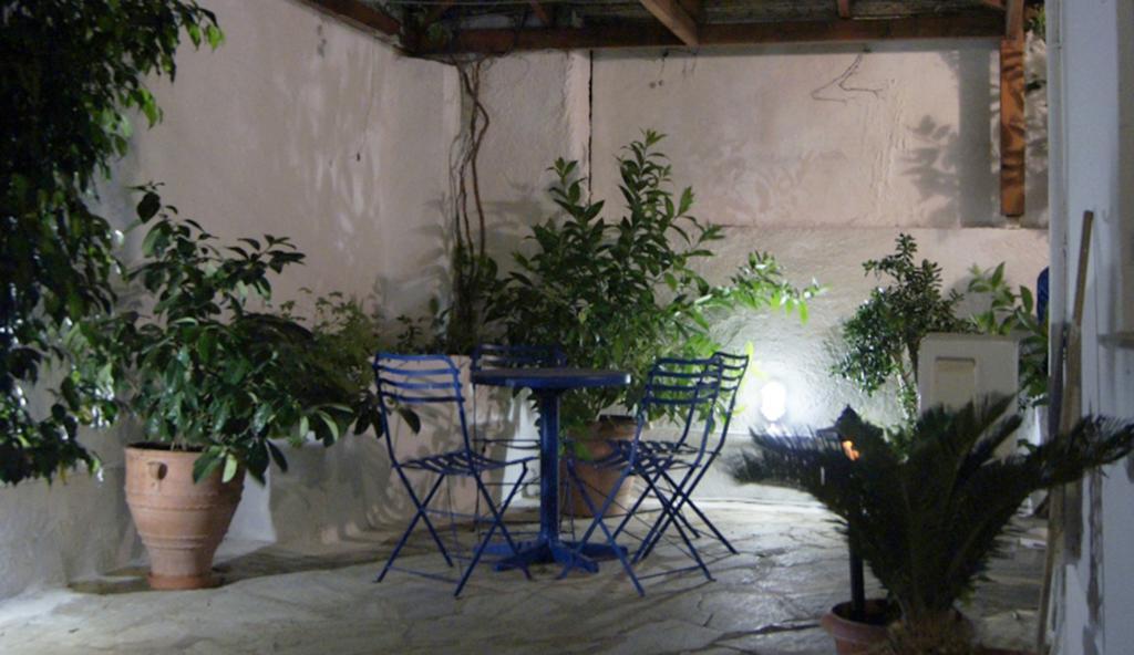 Idroussa Apartment Batsi  Bagian luar foto